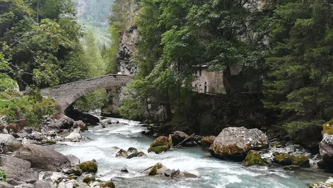 Casa Lucy Apartment Aosta Bagian luar foto