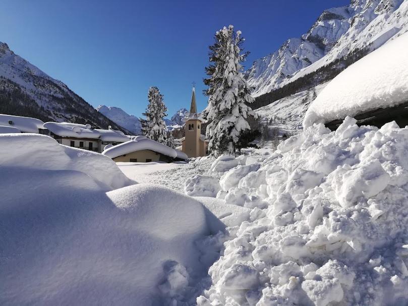 Casa Lucy Apartment Aosta Bagian luar foto